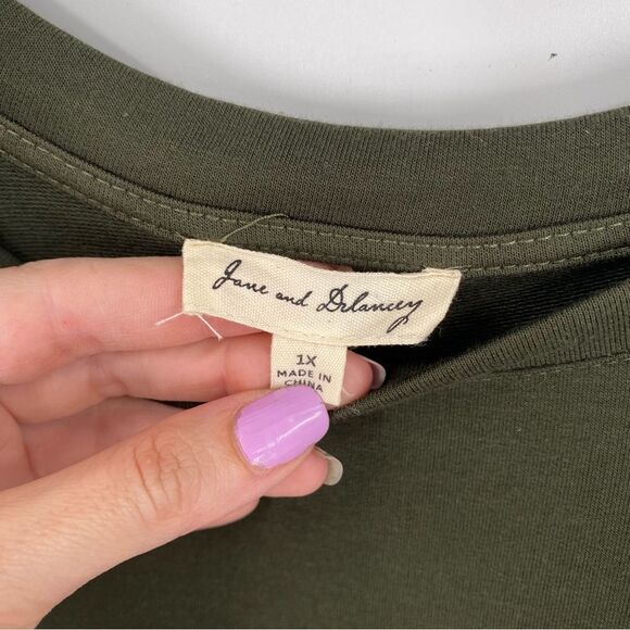 Love and Delancey Women’s Women’s Round Neck Long Sleeve Olive Green Top size 1X - Picture 2 of 3